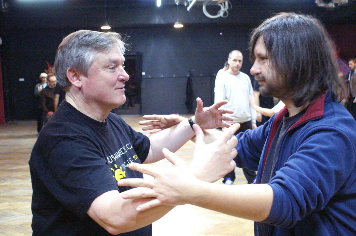 Tomasz Nowakowski i Mariusz Pietrzak podczas ćwiczenia push hands (tuishou)
